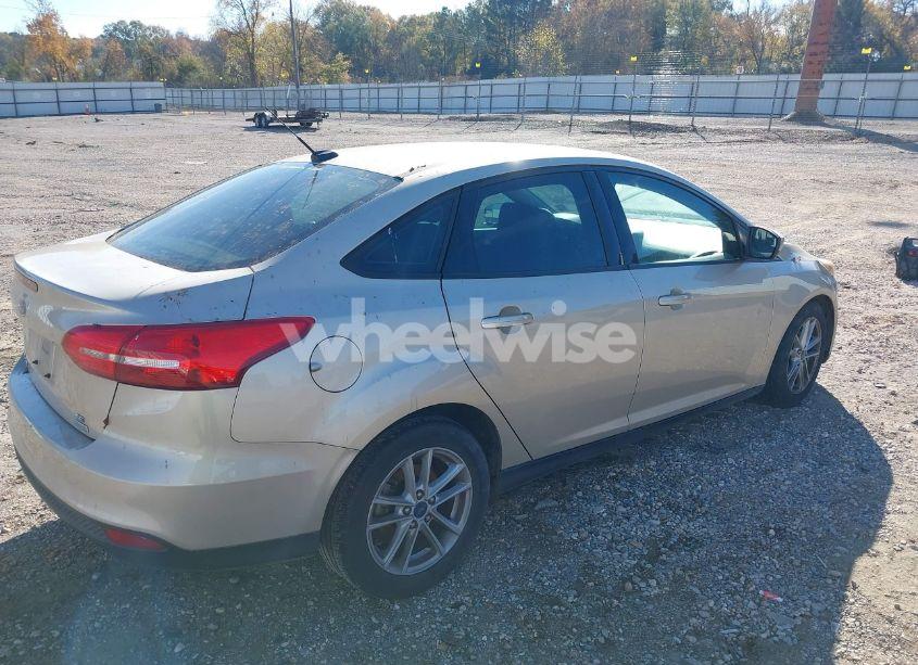 Photo 4 of 2018 Ford Focus SE (VIN 1FADP3FE1JL278798)