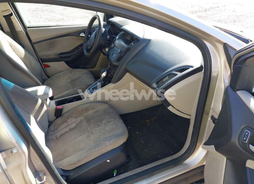 Photo 5 of 2018 Ford Focus SE (VIN 1FADP3FE1JL278798)