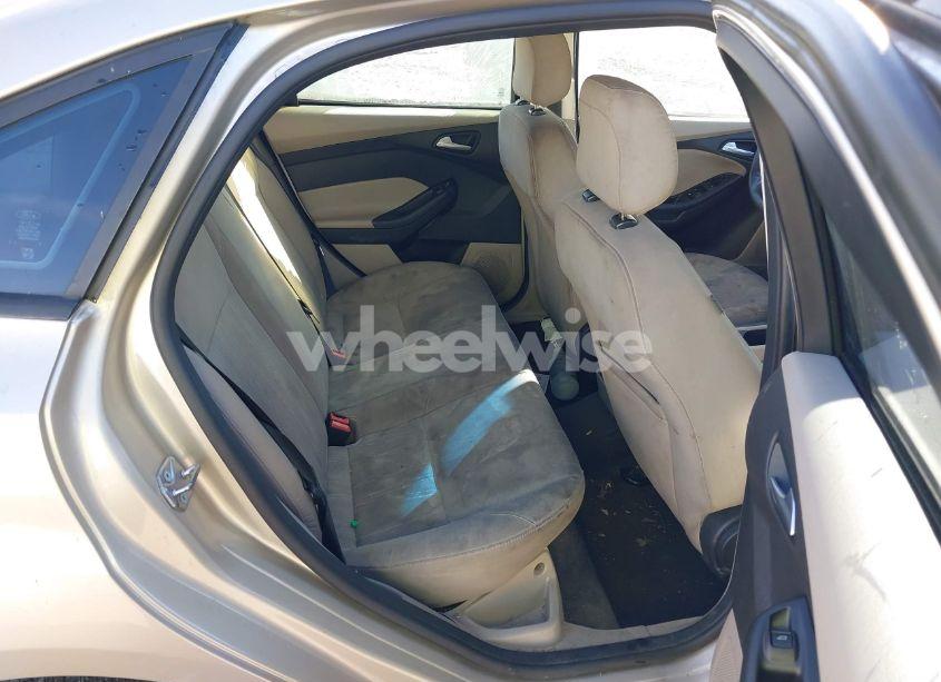 Photo 8 of 2018 Ford Focus SE (VIN 1FADP3FE1JL278798)