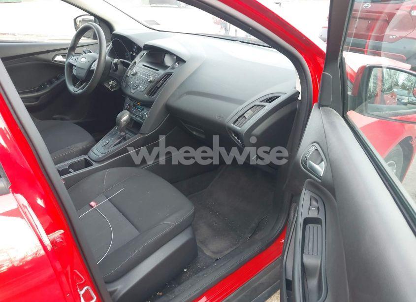 Photo 5 of 2017 Ford Focus SE (VIN 1FADP3FE2HL273992)