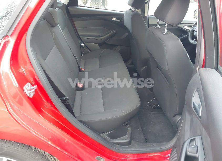 Photo 8 of 2017 Ford Focus SE (VIN 1FADP3FE2HL273992)