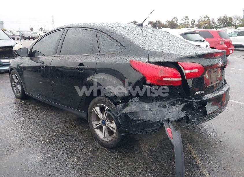 Photo 3 of 2017 Ford Focus SE (VIN 1FADP3FE2HL296009)