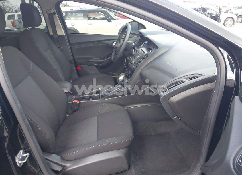 Photo 5 of 2017 Ford Focus SE (VIN 1FADP3FE2HL296009)