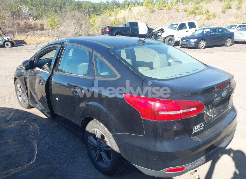 Photo 3 of 2017 Ford Focus SE (VIN 1FADP3FE2HL316131)