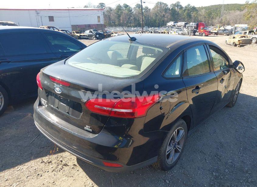 Photo 4 of 2017 Ford Focus SE (VIN 1FADP3FE2HL316131)