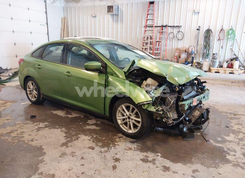 2018 Ford Focus SE (VIN 1FADP3FE2JL200014) main photo