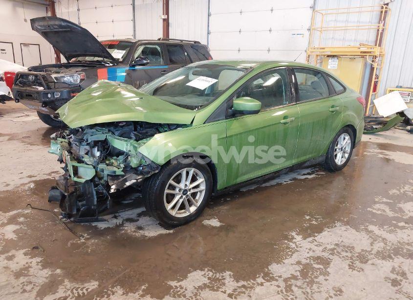 Photo 2 of 2018 Ford Focus SE (VIN 1FADP3FE2JL200014)