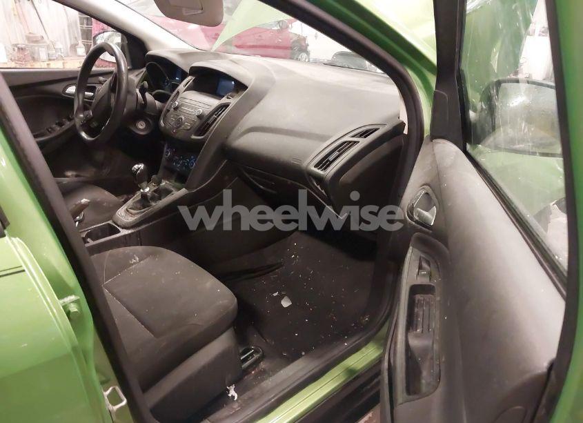 Photo 5 of 2018 Ford Focus SE (VIN 1FADP3FE2JL200014)