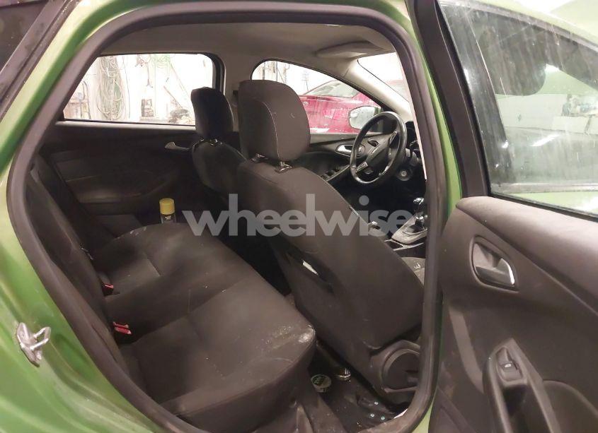 Photo 8 of 2018 Ford Focus SE (VIN 1FADP3FE2JL200014)