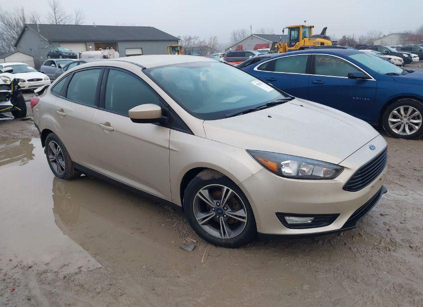 2018 Ford Focus SE (VIN 1FADP3FE2JL235197) main photo