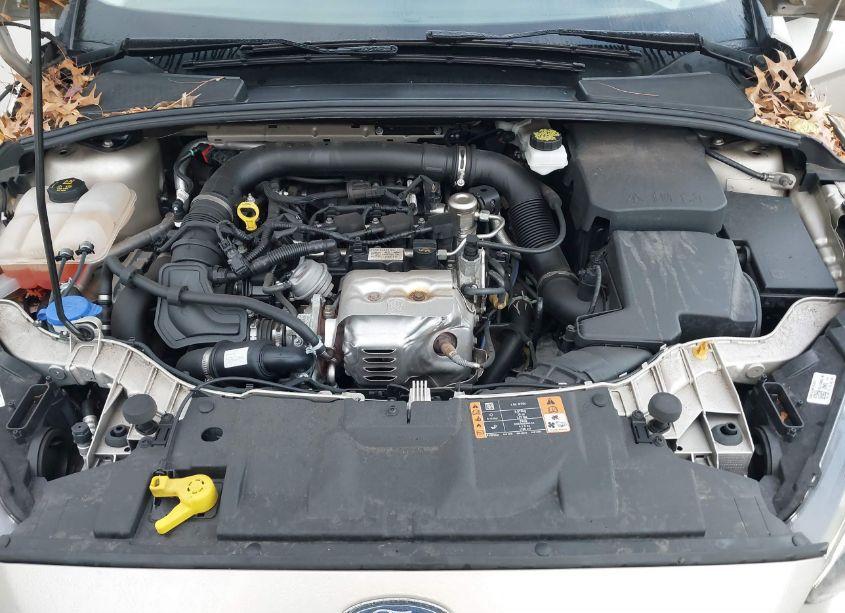 Photo 10 of 2018 Ford Focus SE (VIN 1FADP3FE2JL235197)