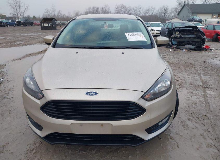 Photo 12 of 2018 Ford Focus SE (VIN 1FADP3FE2JL235197)