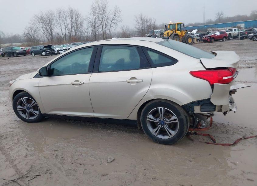 Photo 14 of 2018 Ford Focus SE (VIN 1FADP3FE2JL235197)
