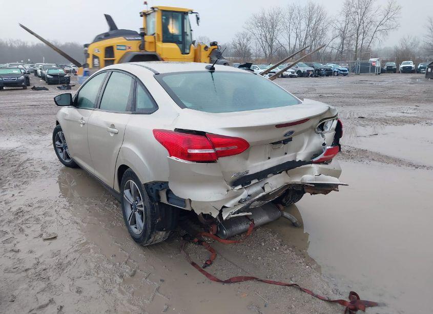 Photo 3 of 2018 Ford Focus SE (VIN 1FADP3FE2JL235197)