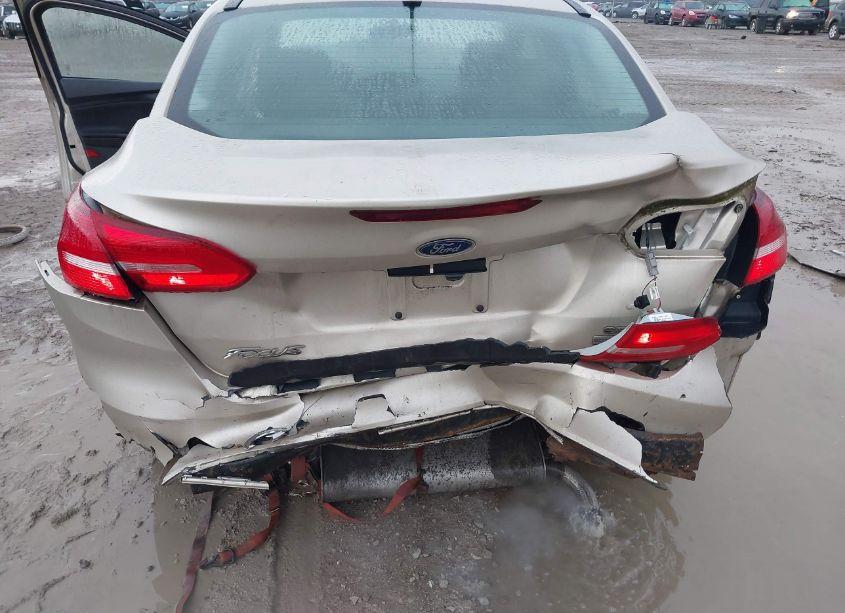 Photo 6 of 2018 Ford Focus SE (VIN 1FADP3FE2JL235197)