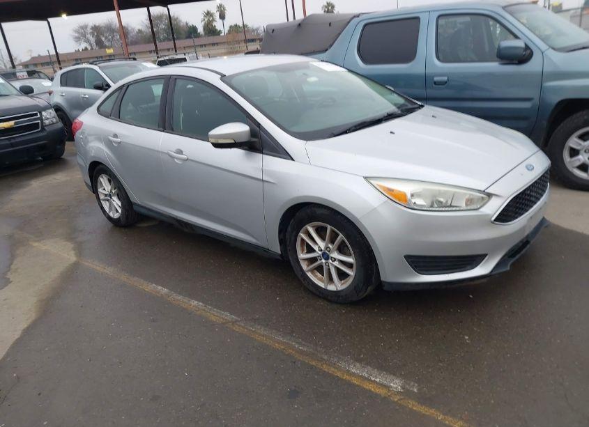 2015 Ford Focus SE (VIN 1FADP3FE3FL261119) main photo