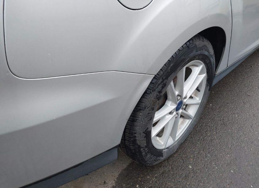 Photo 14 of 2015 Ford Focus SE (VIN 1FADP3FE3FL261119)