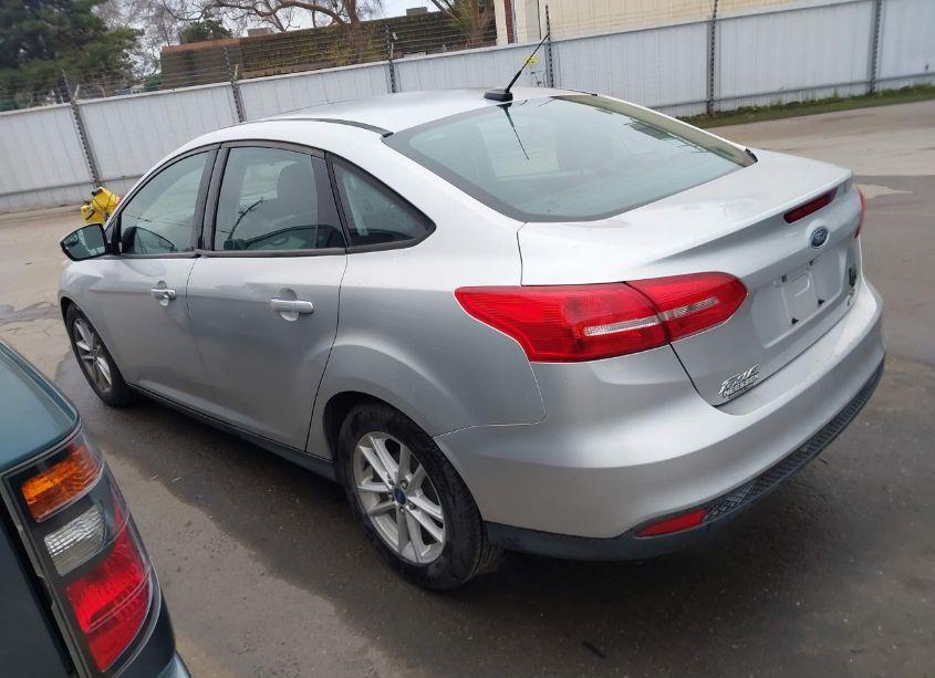 Photo 3 of 2015 Ford Focus SE (VIN 1FADP3FE3FL261119)