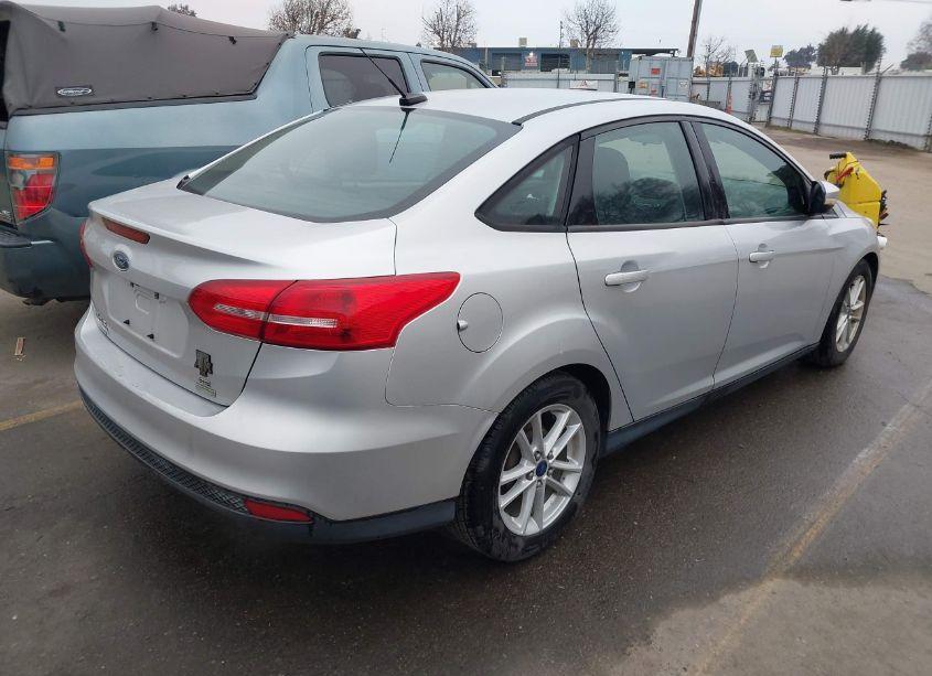 Photo 4 of 2015 Ford Focus SE (VIN 1FADP3FE3FL261119)