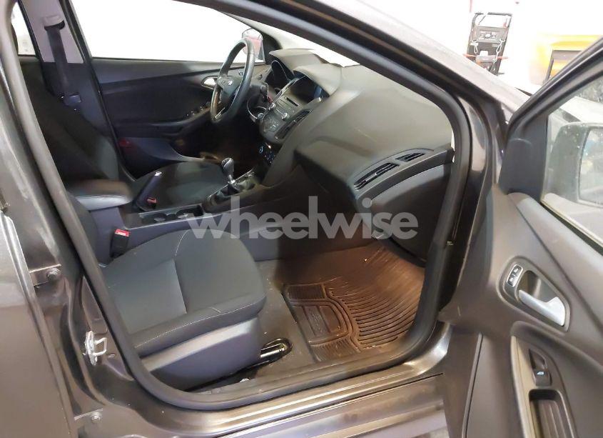 Photo 5 of 2015 Ford Focus SE (VIN 1FADP3FE3FL268457)