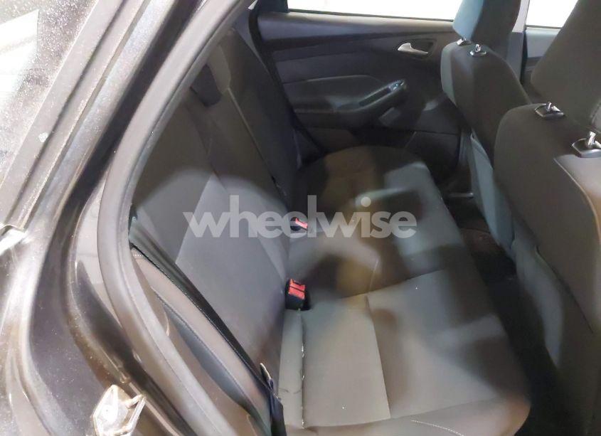 Photo 8 of 2015 Ford Focus SE (VIN 1FADP3FE3FL268457)