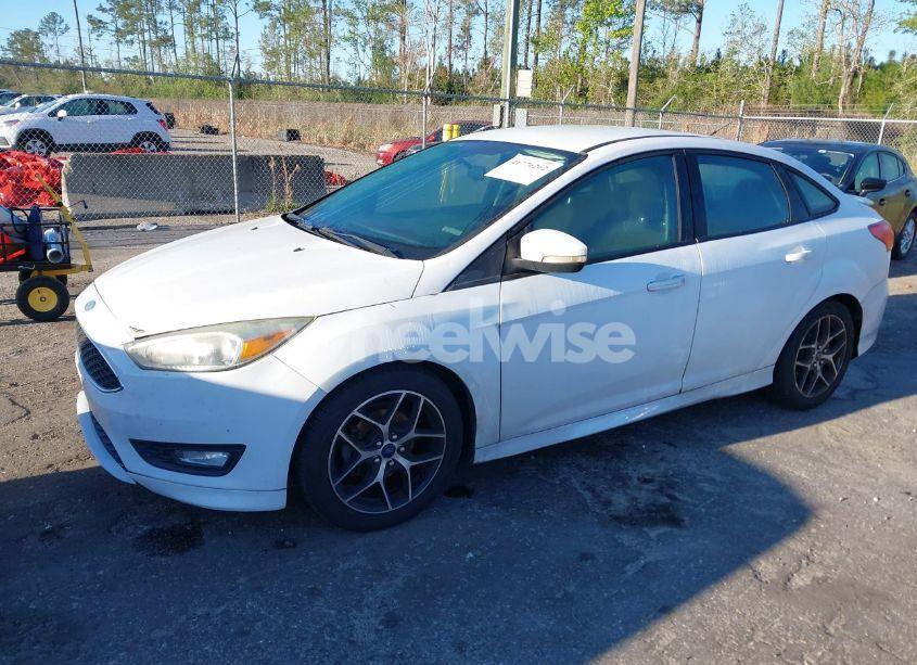 Photo 2 of 2015 Ford Focus SE (VIN 1FADP3FE3FL333193)