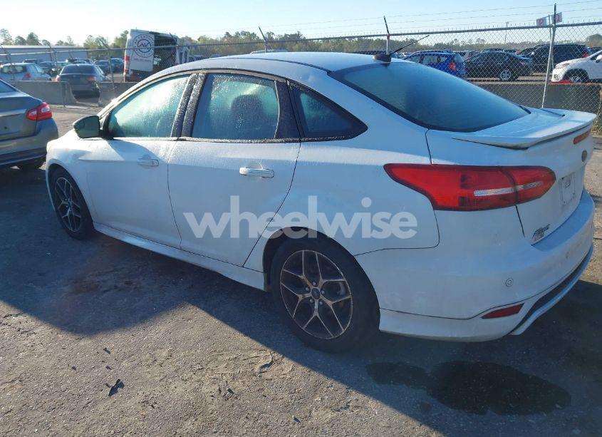Photo 3 of 2015 Ford Focus SE (VIN 1FADP3FE3FL333193)