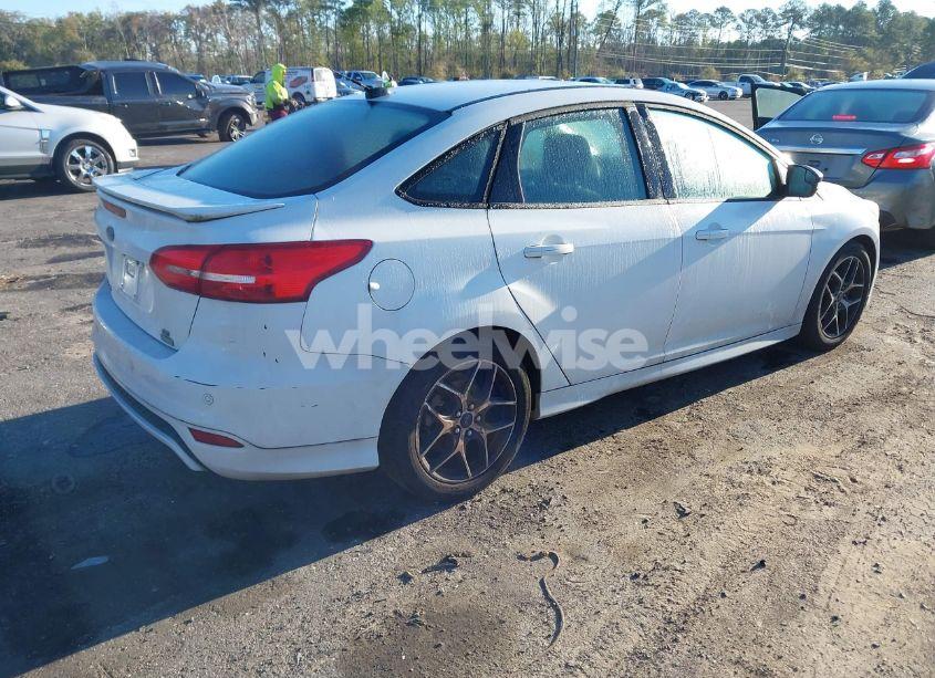 Photo 4 of 2015 Ford Focus SE (VIN 1FADP3FE3FL333193)
