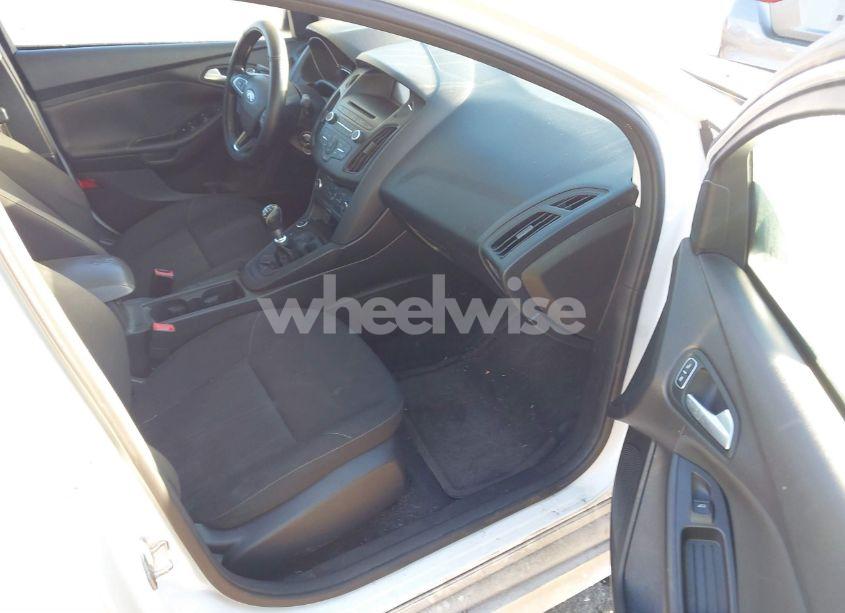 Photo 5 of 2015 Ford Focus SE (VIN 1FADP3FE3FL333193)