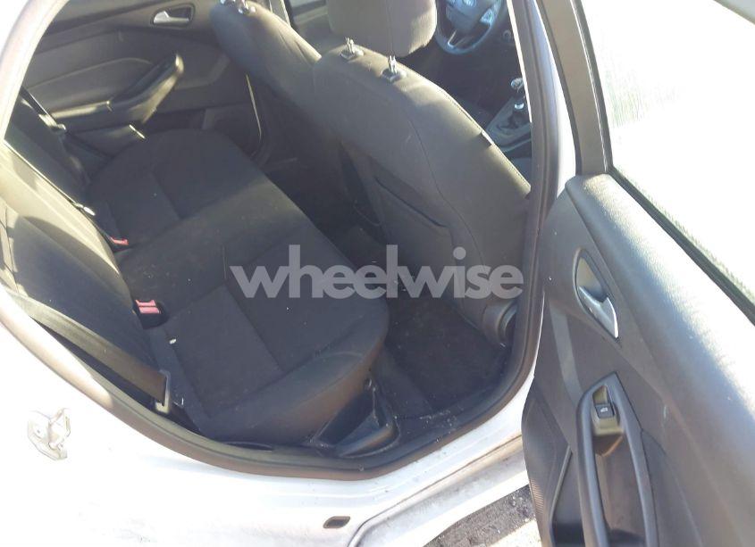 Photo 8 of 2015 Ford Focus SE (VIN 1FADP3FE3FL333193)