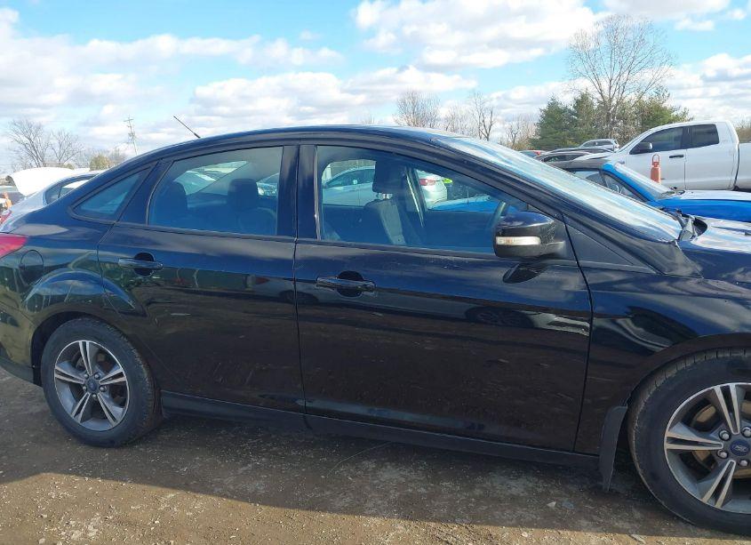 Photo 13 of 2016 Ford Focus SE (VIN 1FADP3FE3GL220619)