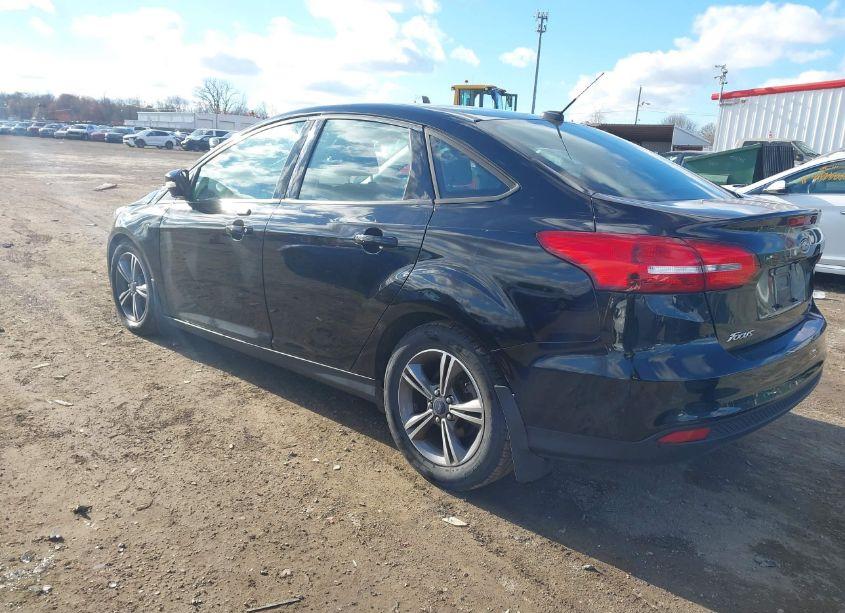 Photo 3 of 2016 Ford Focus SE (VIN 1FADP3FE3GL220619)