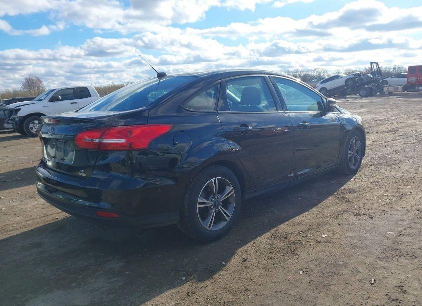 Photo 4 of 2016 Ford Focus SE (VIN 1FADP3FE3GL220619)
