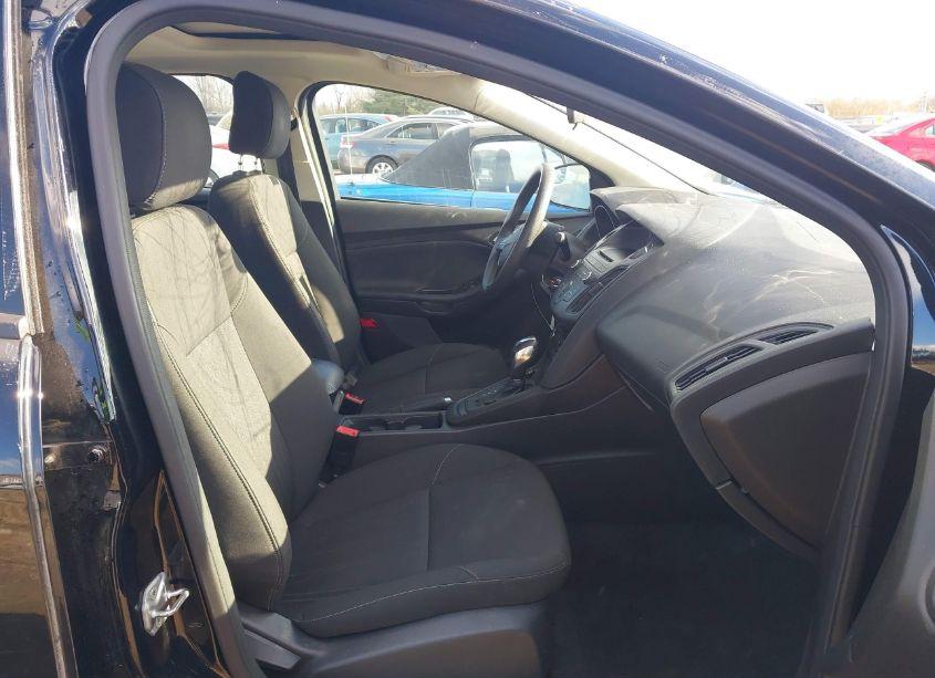 Photo 5 of 2016 Ford Focus SE (VIN 1FADP3FE3GL220619)