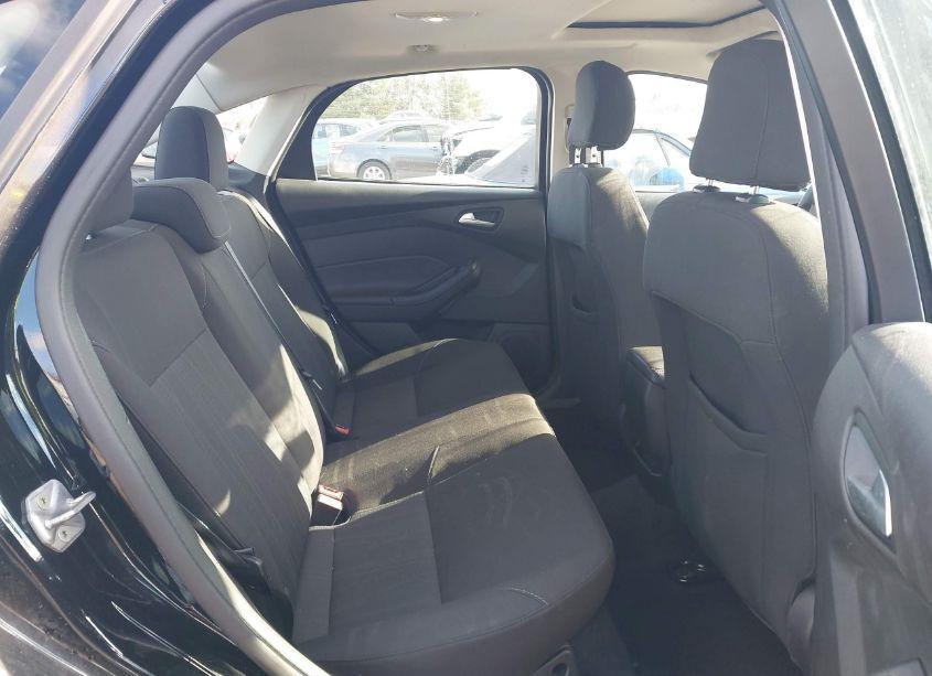 Photo 8 of 2016 Ford Focus SE (VIN 1FADP3FE3GL220619)