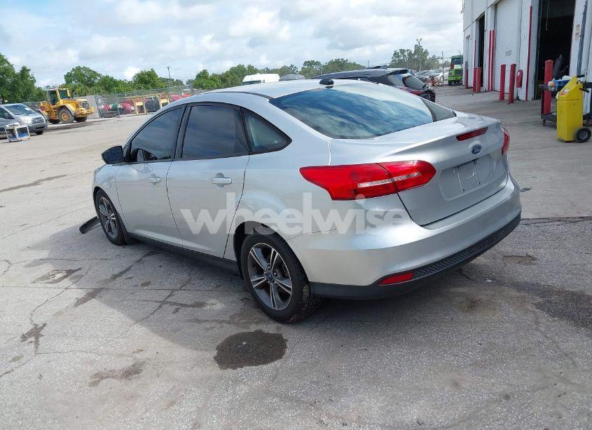 Photo 3 of 2016 Ford Focus SE (VIN 1FADP3FE3GL280819)