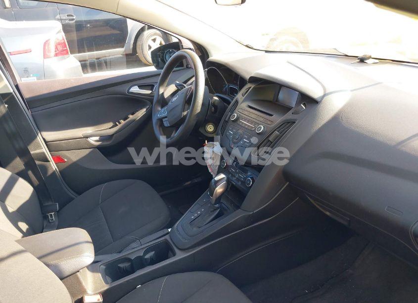 Photo 5 of 2016 Ford Focus SE (VIN 1FADP3FE3GL296891)