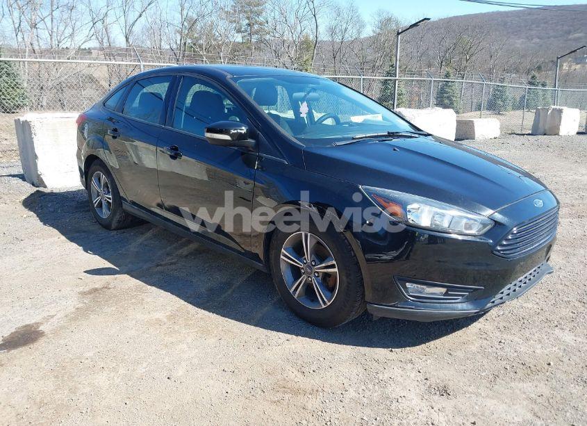2017 Ford Focus SE (VIN 1FADP3FE3HL212196) main photo