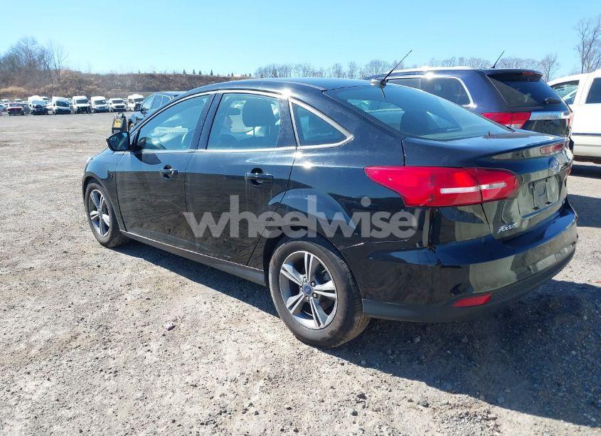 Photo 3 of 2017 Ford Focus SE (VIN 1FADP3FE3HL212196)