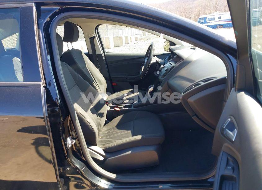 Photo 5 of 2017 Ford Focus SE (VIN 1FADP3FE3HL212196)