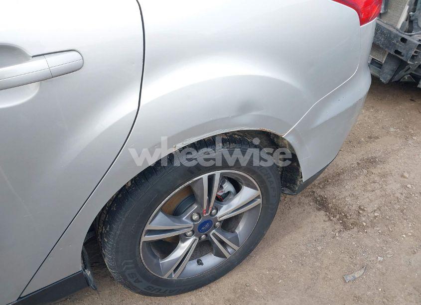 Photo 13 of 2017 Ford Focus SE (VIN 1FADP3FE3HL270504)