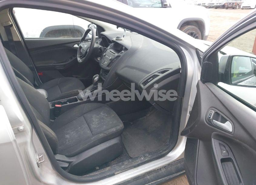 Photo 5 of 2017 Ford Focus SE (VIN 1FADP3FE3HL270504)