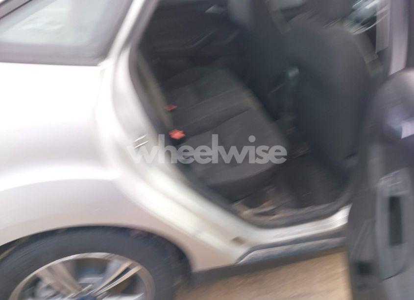 Photo 8 of 2017 Ford Focus SE (VIN 1FADP3FE3HL270504)