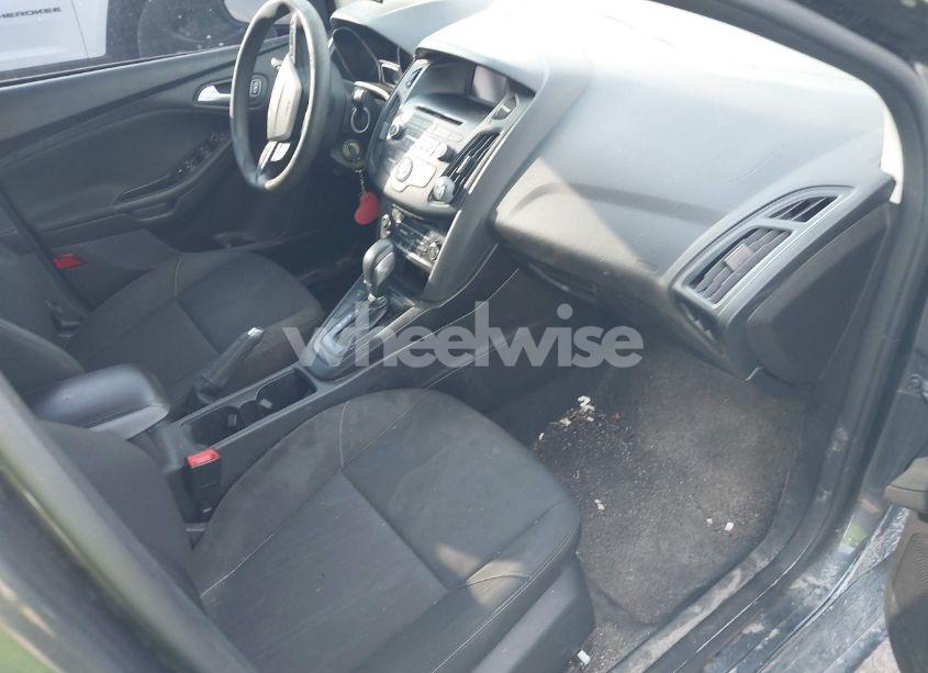 Photo 5 of 2017 Ford Focus SE (VIN 1FADP3FE3HL306451)