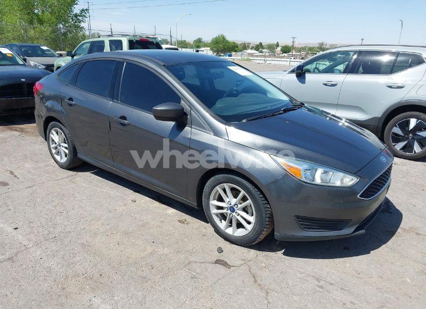 2018 Ford Focus SE (VIN 1FADP3FE3JL211233) main photo