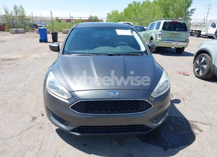 Photo 12 of 2018 Ford Focus SE (VIN 1FADP3FE3JL211233)