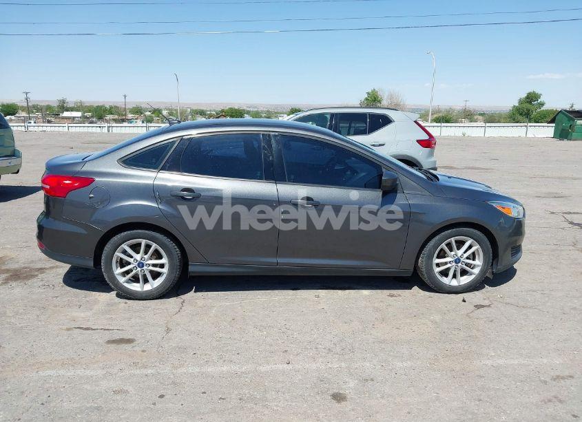 Photo 13 of 2018 Ford Focus SE (VIN 1FADP3FE3JL211233)