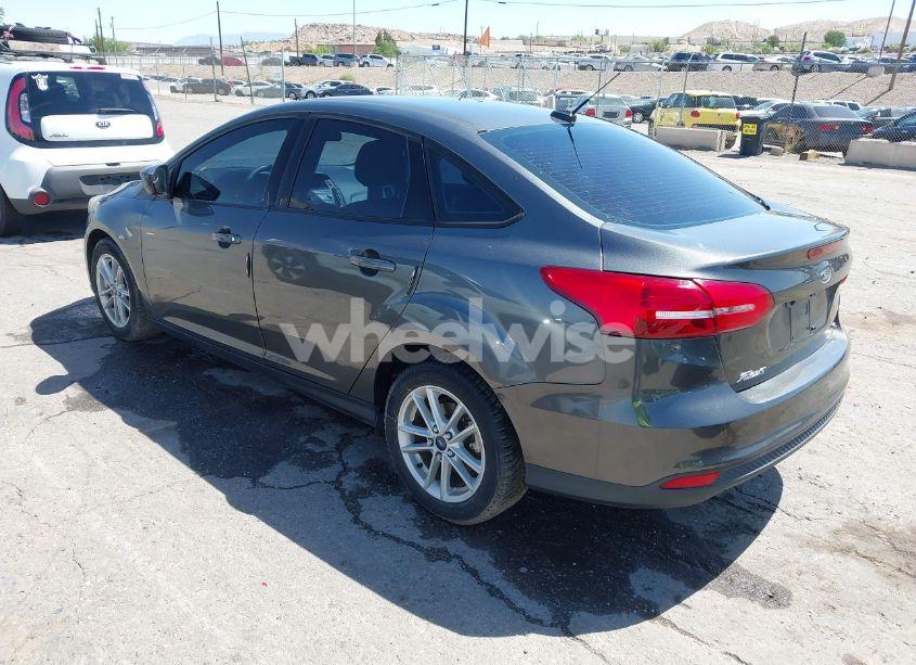 Photo 3 of 2018 Ford Focus SE (VIN 1FADP3FE3JL211233)