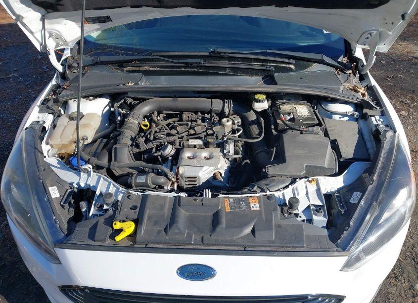 Photo 10 of 2018 Ford Focus SE (VIN 1FADP3FE3JL219784)