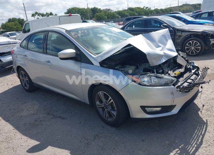 2018 Ford Focus SE (VIN 1FADP3FE3JL220529) main photo